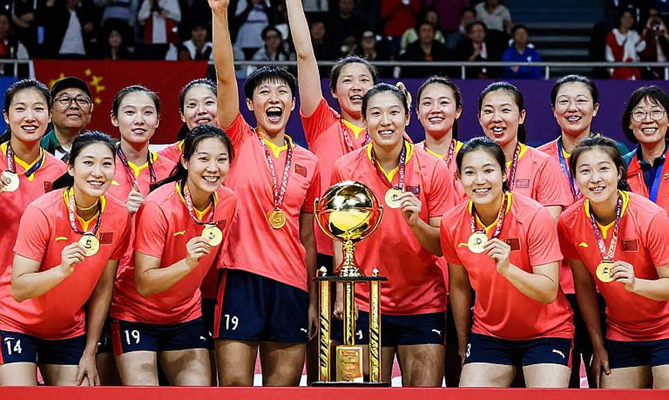 CAHN nhận Huân chương Lao động hạng Nhất: tờ hóa đơn đặt cạnh tấm huân chương CAHN nhận Huân chương Lao động hạng Nhất: tờ hóa đơn đặt cạnh tấm huân chương
