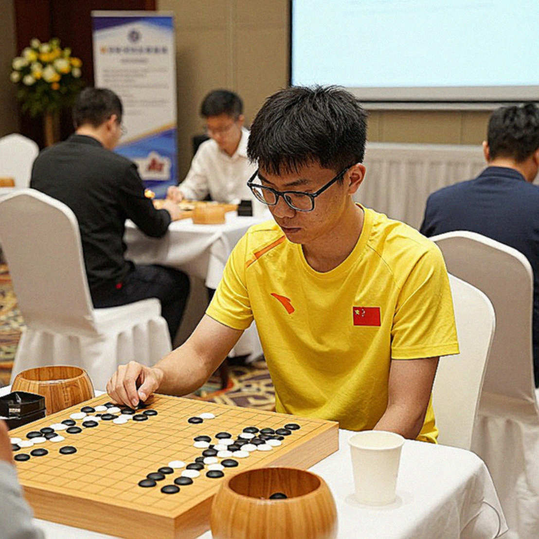 ChessBase Magazine #225: 27 ván cờ ngắn, 10 bài khai cuộc và giới hạn của một gói huấn luyện phổ thông