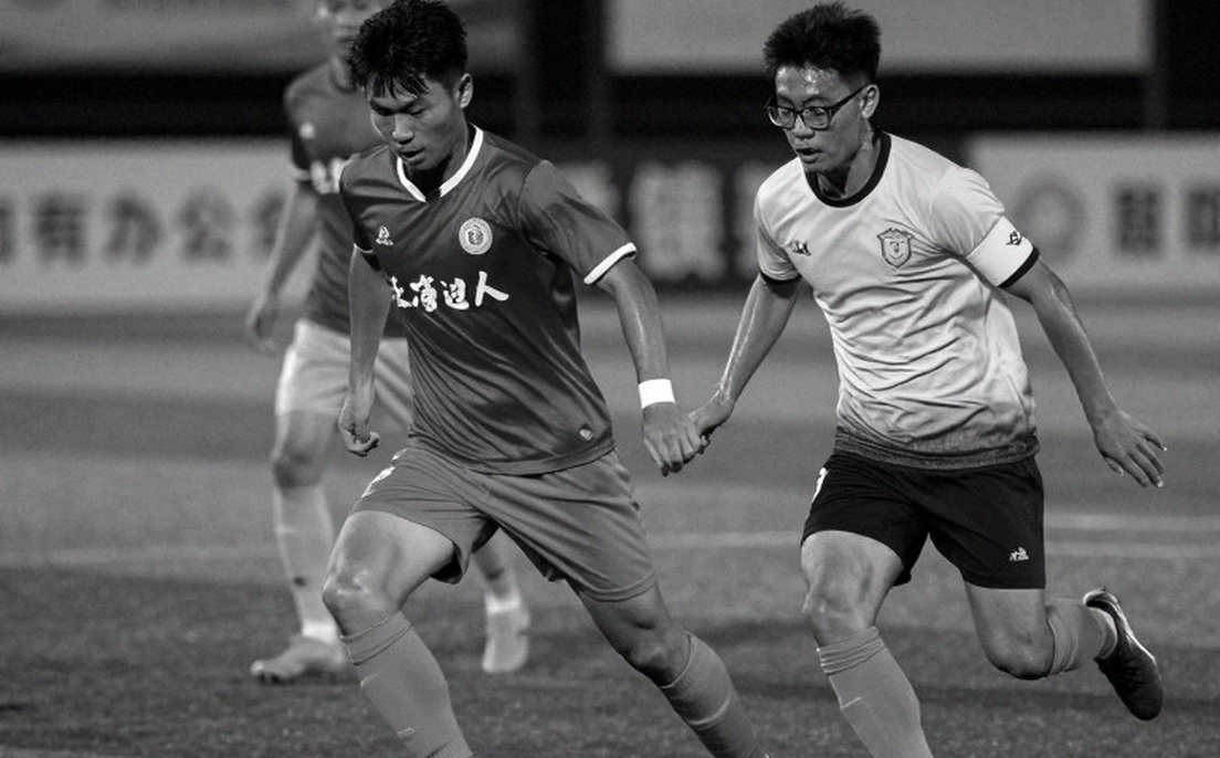 Rosenior và cú ăn mừng gây hỗn loạn: Khi một huấn luyện viên tự viết lại câu chuyện của mình Rosenior và cú ăn mừng gây hỗn loạn: Khi một huấn luyện viên tự viết lại câu chuyện của mình