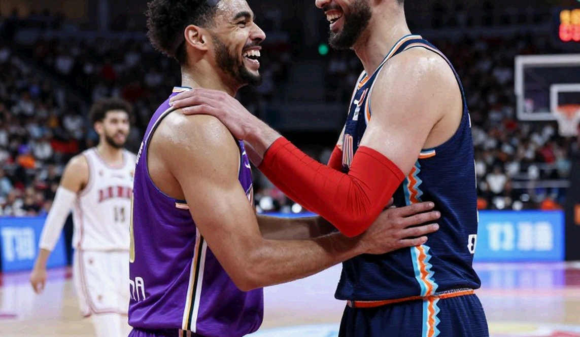 John Collins bóp cổ Dillon Brooks: Án tại chỗ, khoảng trống sau trận và câu hỏi về kỷ luật John Collins bóp cổ Dillon Brooks: Án tại chỗ, khoảng trống sau trận và câu hỏi về kỷ luật