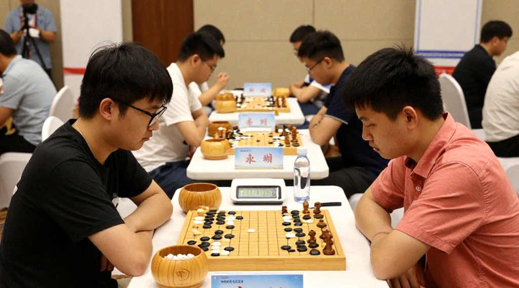 Clutch Chess Saint Louis: bốn đại kiện tướng trên tiêu đề, một khóa học video trong thân bài