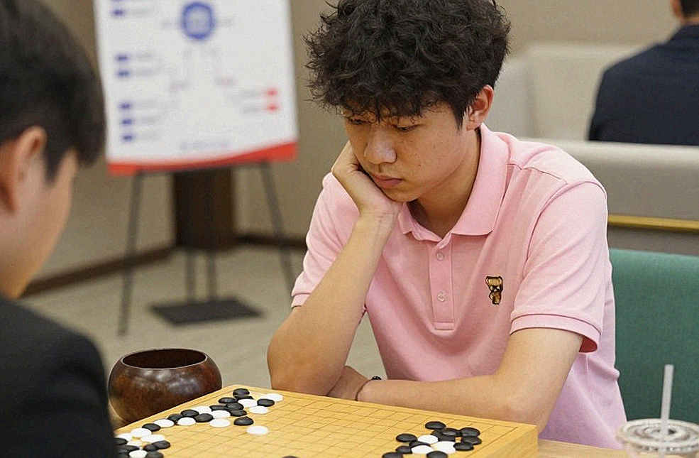 Clutch Chess Saint Louis: bốn đại kiện tướng trên tiêu đề, một khóa học video trong thân bài