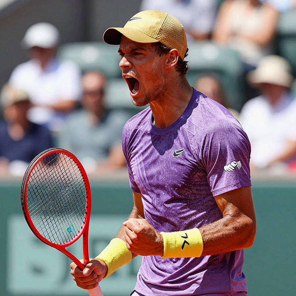 Thẻ "tennis" trên một bản tin dầu mỏ: lỗ hổng dữ liệu mà ngành thể thao không thể làm ngơ