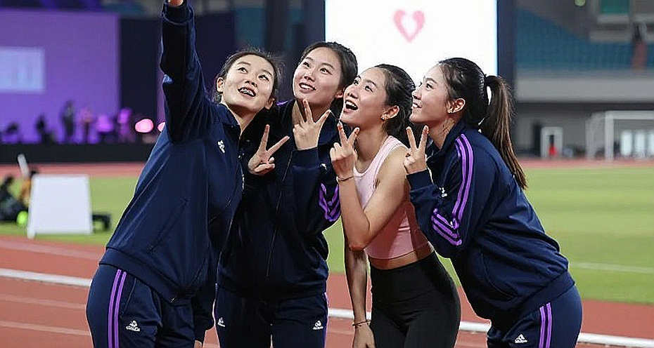 "Gen" và bản án cơ thể: Amy Hunt trả lời Sydney Sweeney bằng 22.10 giây