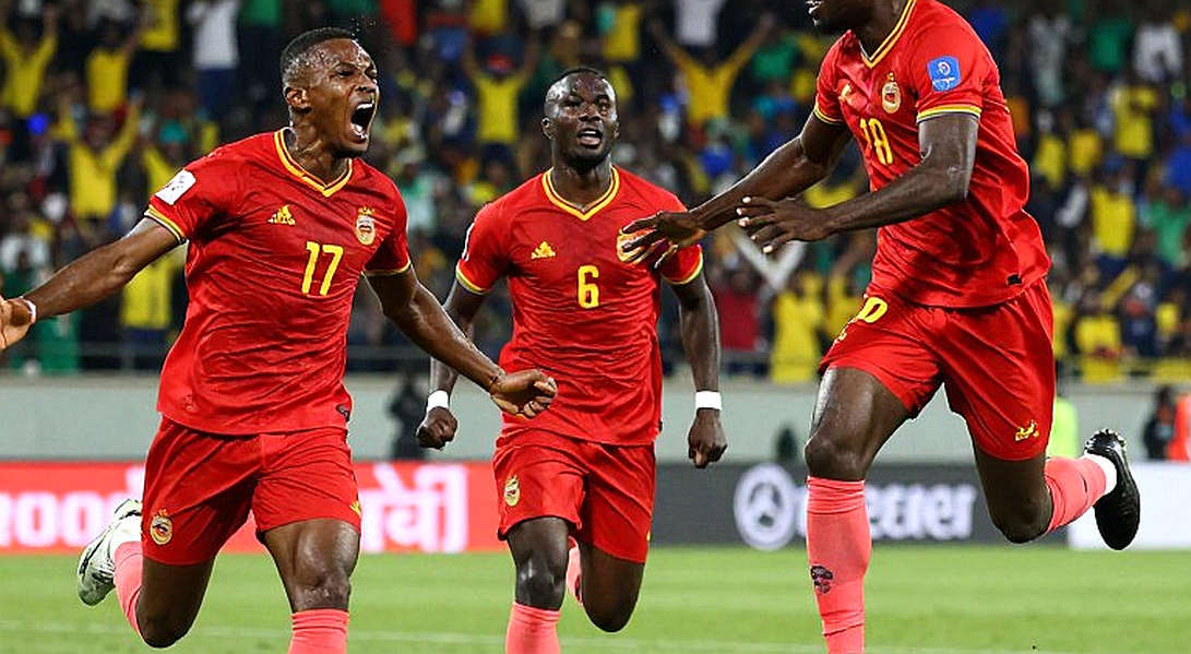 Việt Nam 1-0 Philippines: Bàn thắng của Đình Bắc, ba màn ra mắt và bài toán kiểm soát trận đấu của Kim Sang Sik