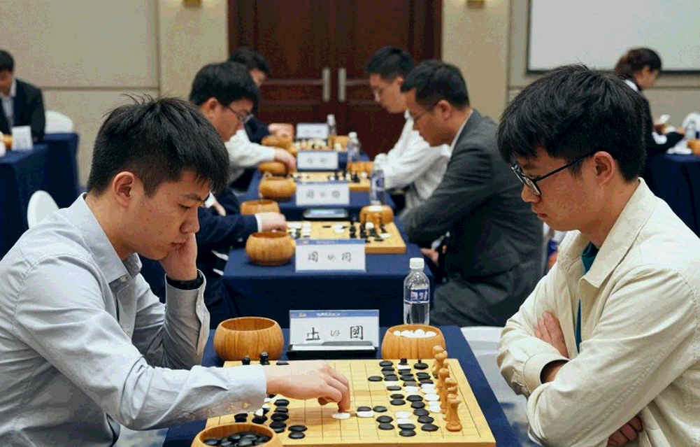 ChessBase Magazine số 225: Khi Bent Larsen làm móc câu cho một gói nội dung luyện tập