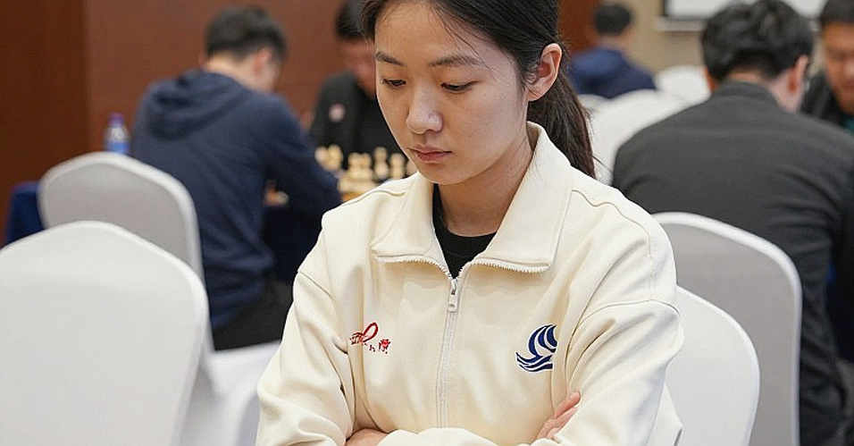 ChessBase Magazine số 225: Khi Bent Larsen làm móc câu cho một gói nội dung luyện tập