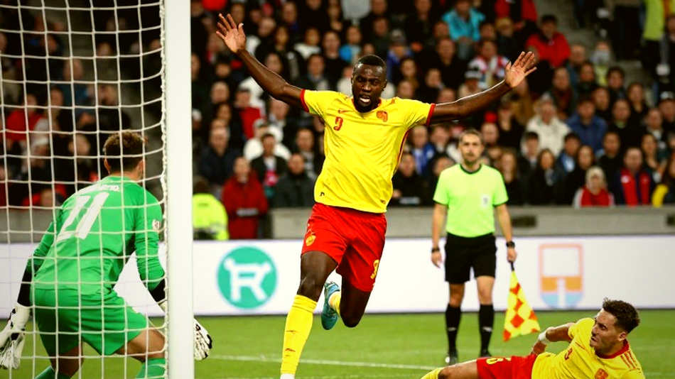 Từ một chiều mưa 2026 đến Trabzonspor: Nhịp thơ trong đôi chân Salah Từ một chiều mưa 2026 đến Trabzonspor: Nhịp thơ trong đôi chân Salah