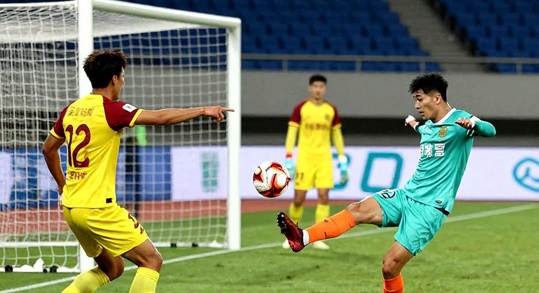 Barcelona dẫn đầu bảng thống kê trọng tài La Liga, Real Madrid dẫn đầu bảng phạt đền