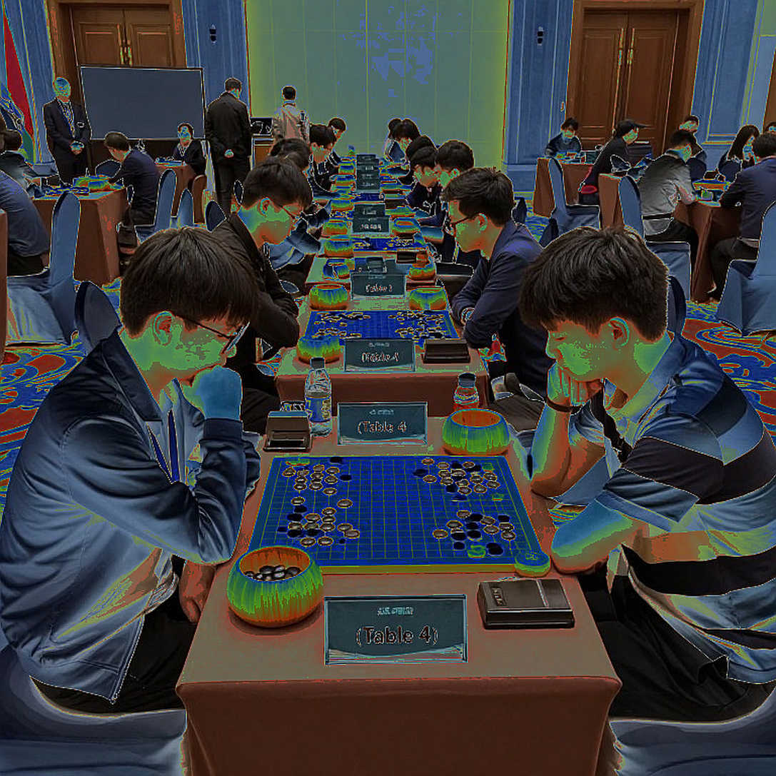 Cô bé 11 tuổi đánh bàn số một Olympiad cờ vua: nước cờ Sicilian không ai ngờ